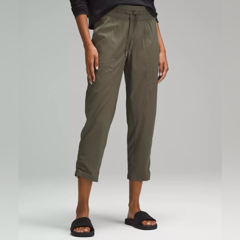 Dance Studio Mid-Rise Cropped Pant
